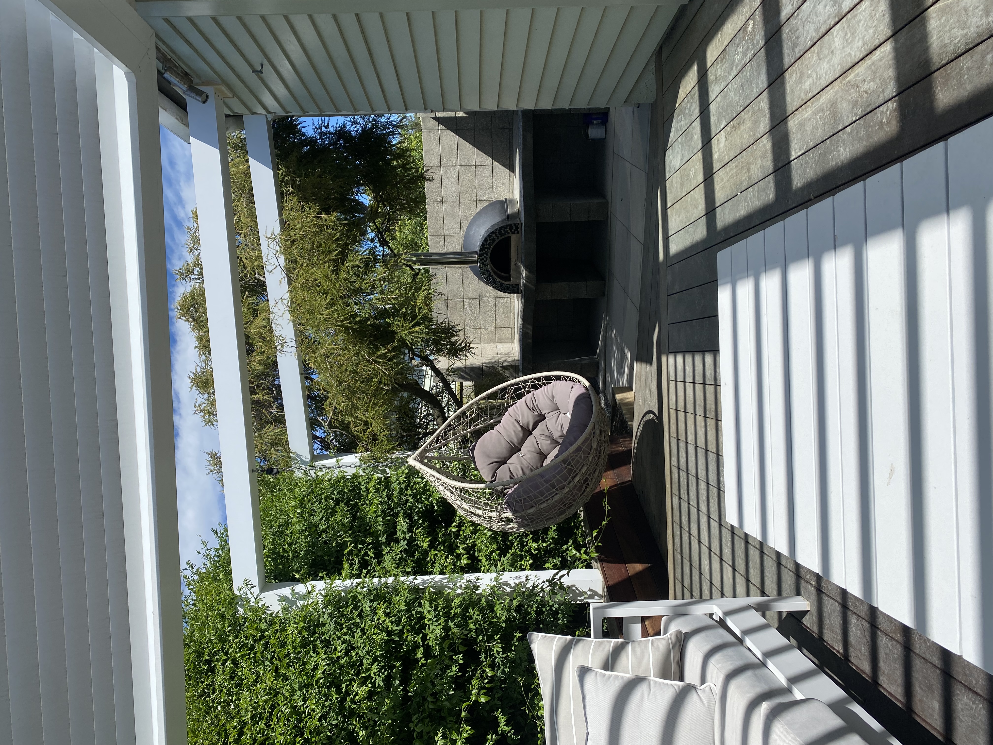 Curved polished bench top detail