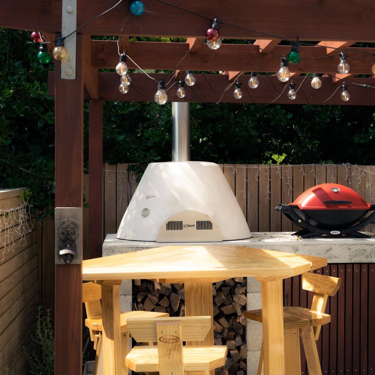 Timber screening and lush plantings